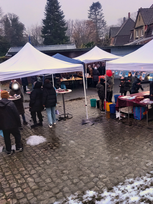 Weihnachtsmarkt (vergrößerte Bildansicht wird geöffnet)