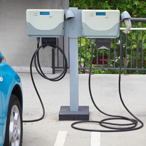 Elektroauto an Ladestation