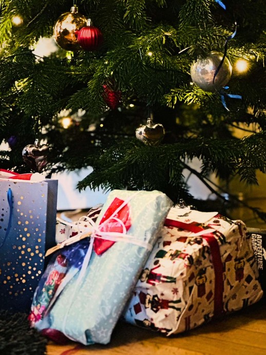 Weihnachtsgeschenke (vergrößerte Bildansicht wird geöffnet)