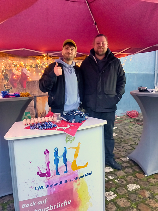 Mitarbeitende (vergrößerte Bildansicht wird geöffnet)